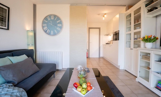 De Haan Apartamento | Giuliott with parking and shared pool by Interhome