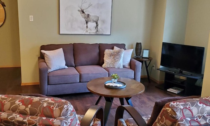 Revelstoke Apartamento | Give Something Back Retreat by Revelstoke Vacations