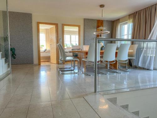 Seekirchen am Wallersee Apartamento | "GLÜCKSMOMENT" - Premium Apartments Seekirchen, beeindruckende Ferienwohnung mit gemeinsam genutzter Poolarea