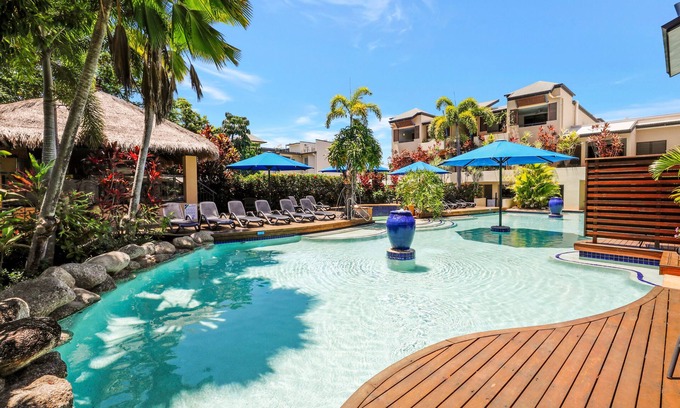 Port Douglas Apartamento | Glam Apartment In The Heart Of Town, King Bed, 2 Pools, Free Parking & WIFI