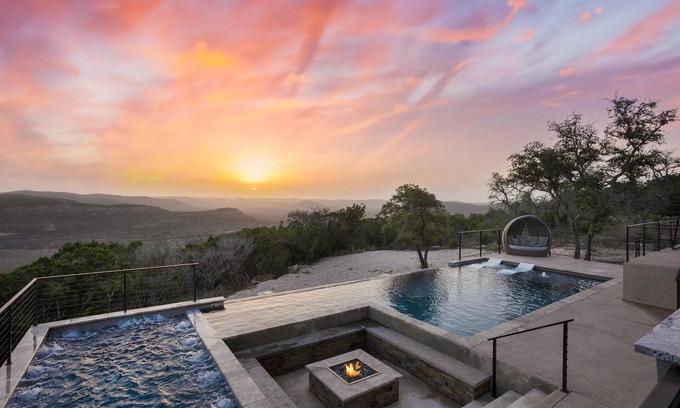 Concan Casa | Glam Luxury Home by Frio River! Infinity Pool Firepit Games Huge Hot Tub Views