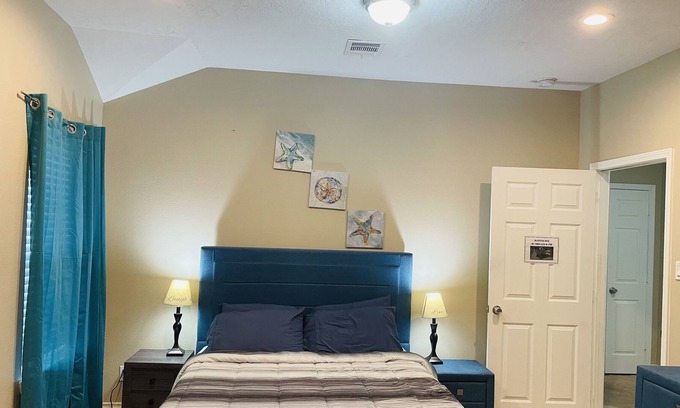 Missouri City Casa | Glamorous 3 Bedroom 2 Full Bath 18 Minutes From Med Center