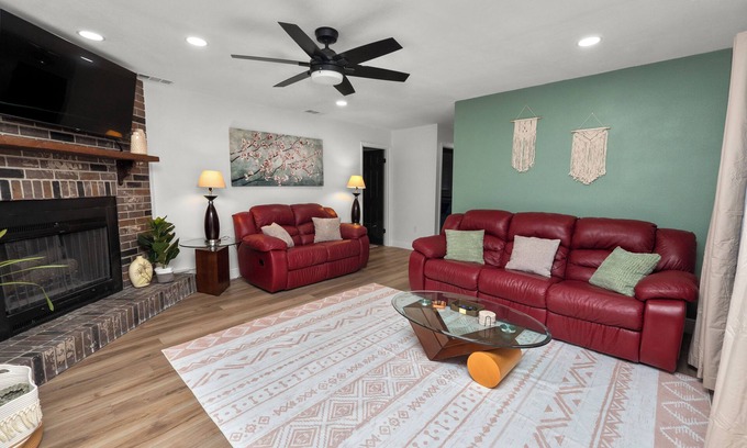 Lakeland Casa | Glamorous 3BR Retreat on an Acre!