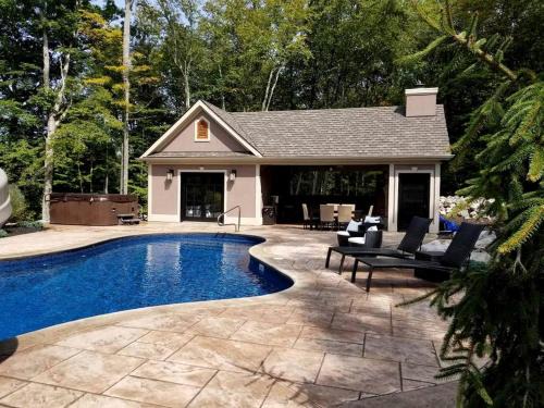 Pine Bush Casa | Glamorous Cottage Rental with Outdoor Lounge and Pool on 40 Acres in Pine Bush, New York
