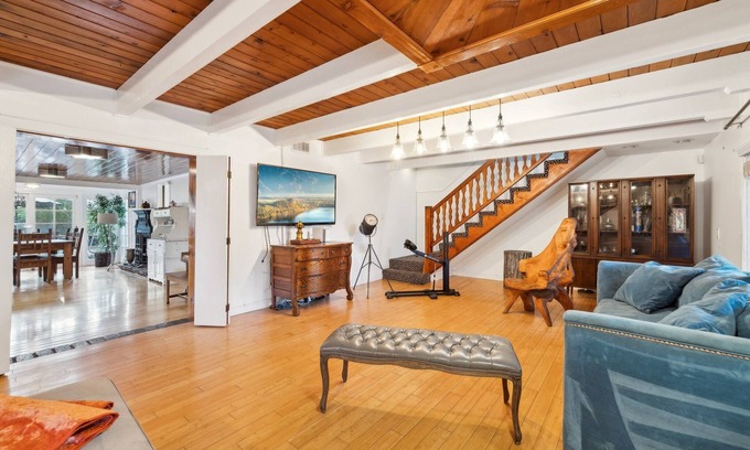 North Hollywood Casa | Glamorous ranch style house near attractions.