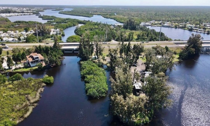 Warm Mineral Springs Casa | Glamp on the Myakka River Bank!