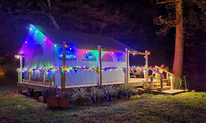 Del Rio Alquiler De RV | Glamping Creekside w/ Private Deck and Bath House