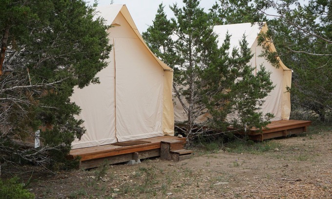 Bandera Alquiler De RV | Glamping: Furnished Queen Bed Tent w/A/C