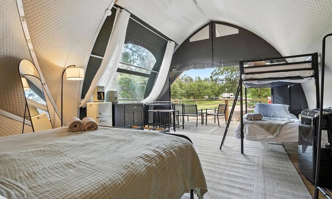 Hermosa Cabina | Glamping in Nature Near Mt. Rushmore