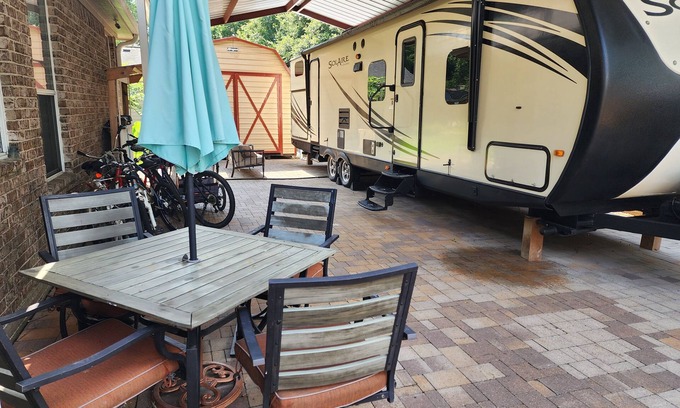 Katy Casa | Glamping in the Suburbs