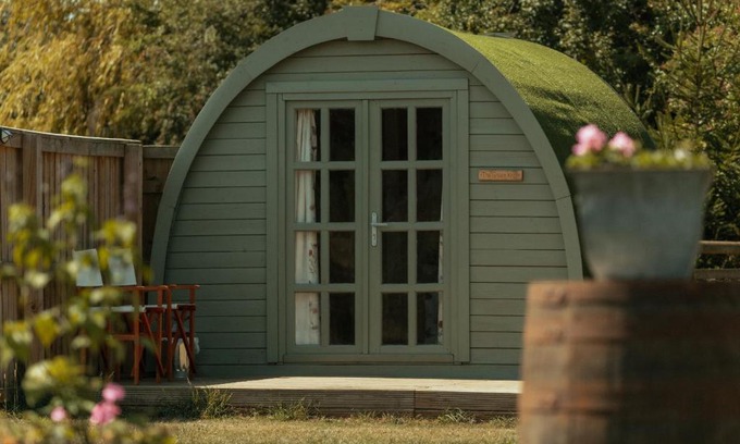 Chippenham Casa | Glamping in Wiltshire the Green Knoll is a charm