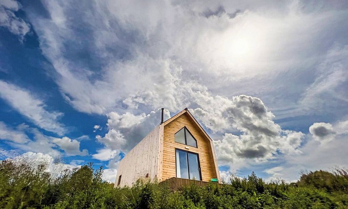 Tarset Cabaña | Glamping made easy near Kielder: eco design, family fun, and endless stars.