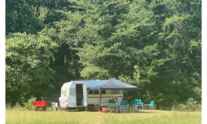 Grandview Casa | Glamping on 116 Acre Farm- Winnie Jane Bago