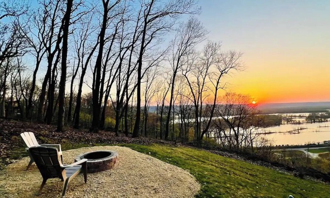 De Soto Casa | Glamping on the Ridge / HOT TUB / Sleeps 4