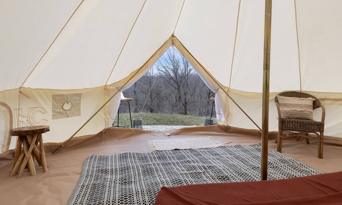Kansas City Alquiler De RV | Glamping Suite At Watkins C Ranch with 1 Queen Bed