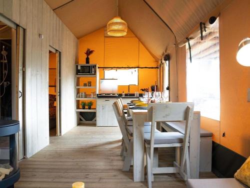 Lathum Otro | Glamping Tent by Lake De Rhederlaag