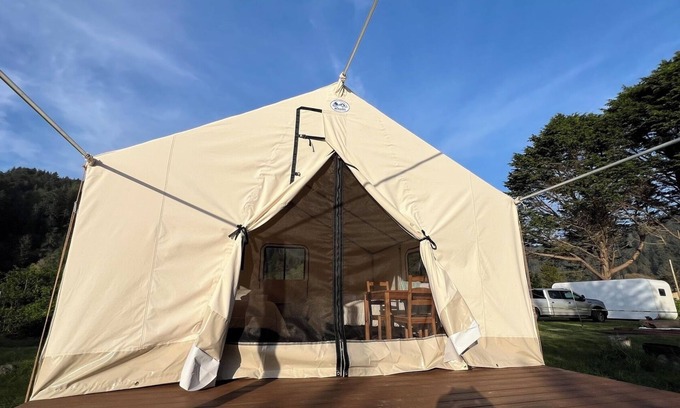 Klamath Alquiler De RV | Glamping tent on the river.