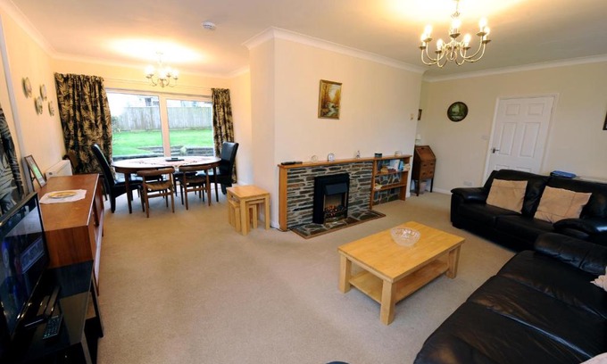 Saundersfoot Casa | Glan Heulog - Near to Beach, Pet Friendly