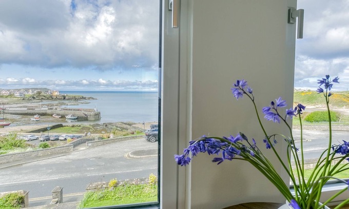Cemaes Bay Cabaña | Glasfryn - sleeps 12 guests in 6 bedrooms