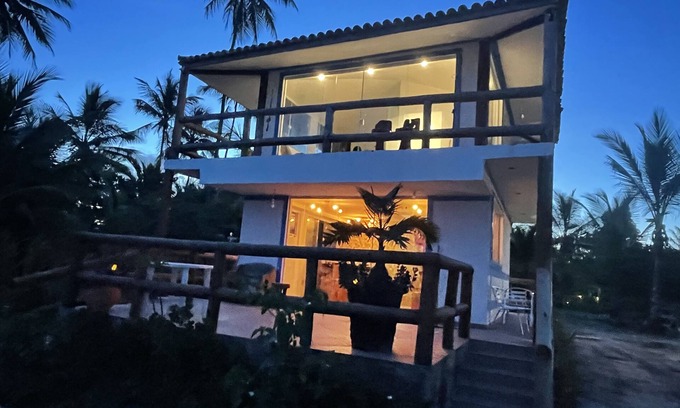 Itacare Casa | Glass lacquer! Jacuzzi on the sand with gourmet area!