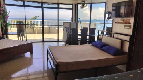 San Fernando Casa | Glass Palace House Rental