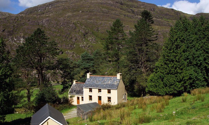 Adrigole Casa | Glen Lough House - Three Bedroom House, Sleeps 5