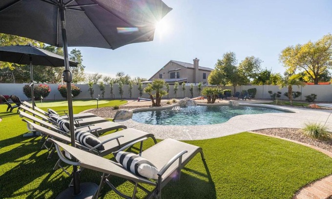 Glendale Casa | Glendale Grovers
