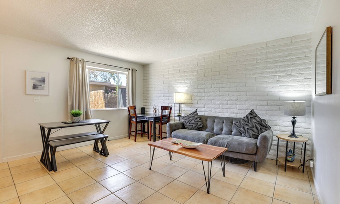 Glendale Condominio | Glendale Unit w/ Private Yard Near Sports Venues!