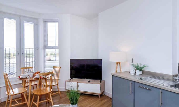 Redcar Cabaña | GLENHOLME APARTMENT 1, pet friendly in Redcar