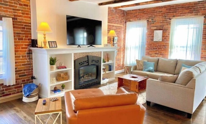 Glens Falls Apartamento | Glens Falls City Loft - All NEW Inside!