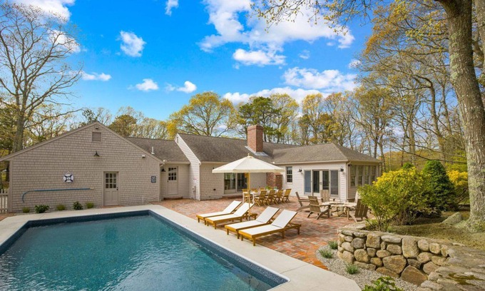 Yarmouth Port Casa | Glistening Cummaquid Pool House: 334-Ba