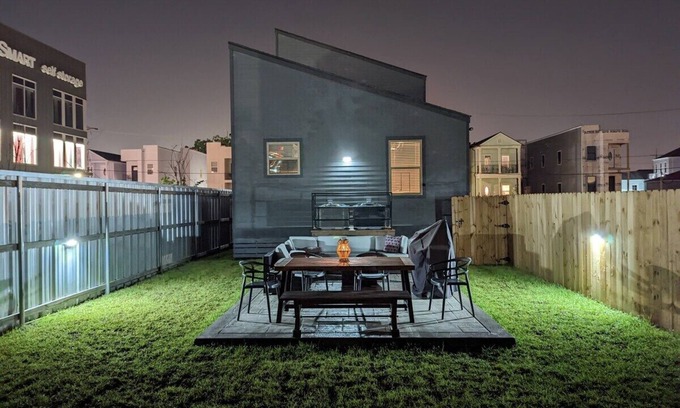 Tulane - Gravier Casa | Glistening New Superdome Group Home w/10 Beds, Parking, Patio, Grill and 5 Bath