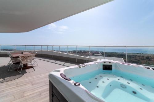 Canet de Berenguer Apartamento | Global Properties, Nuevo apartamento con piscina privada y terraza con vistas al mar