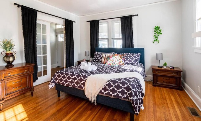 North Chesterfield Apartamento | Globetrotters Suite in Historic Richmond with Patio