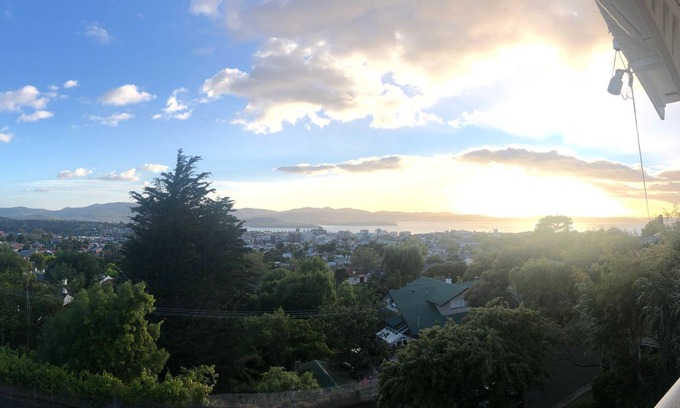 West Hobart Casa | Glorious Views - beautiful 1925 heritage house