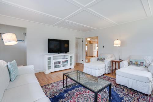 Gloucester Casa | Gloucester Home with Large Yard 1 Mi to Beach!