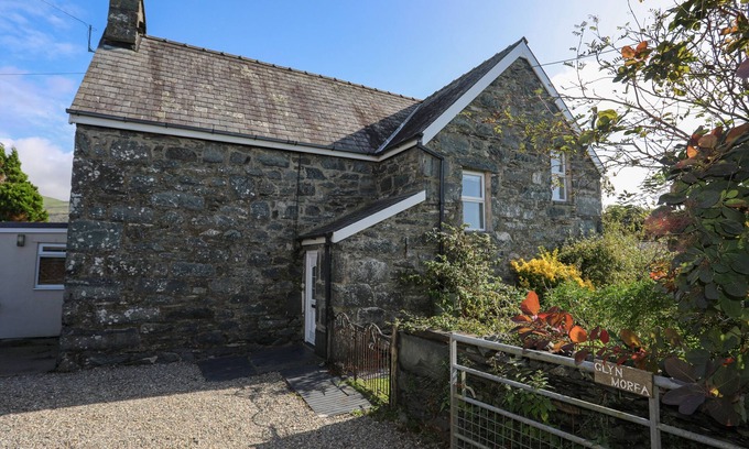 Harlech Cabaña | GLYN MORFA, pet friendly, character holiday cottage in Harlech