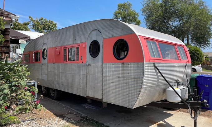 Allied Gardens Casa | Go back in time in this 1956 restored 30’ Airfloat Landyacht trailer