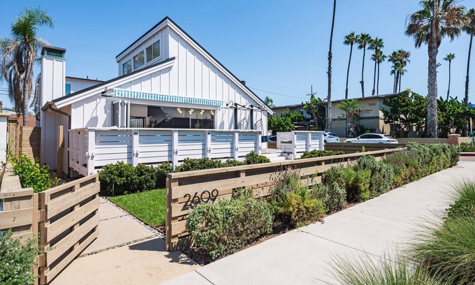 Del Mar Casa | Go Beach Chic Steps From the Sand & Del Mar Racetrack