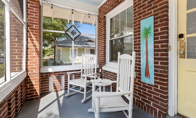 Earlewood Casa | Go with the Flo: 2BR/2BA Renovated Bungalow Near USC, Downtown & Ft. Jackson