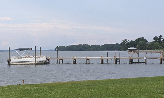 Summerton Condominio | Goat Island Lake Haven Condo