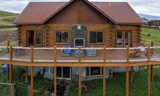 Livingston Casa | Goat Mountain Cabin: Mountain Views & Big Sky Comfort in Livingston