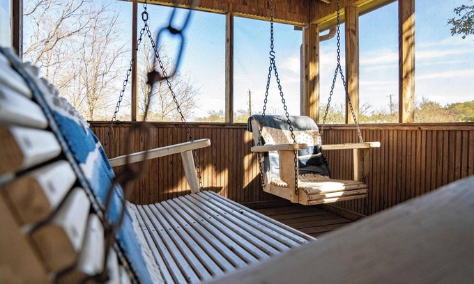 San Marcos Cabina | Goat-Tastic Retreat: Tub, Fire Pit, Porch & Pool