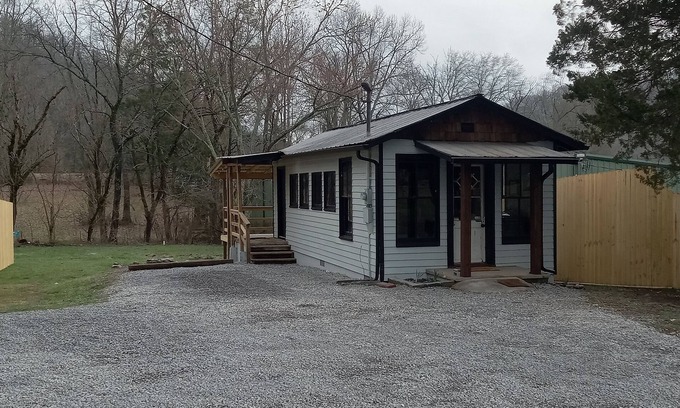Heiskell Casa | "Going postal" Historical post office turned into charming tiny home.