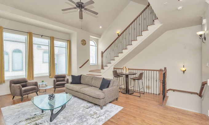 Woodlake - Briar Meadow Casa | Gold&Brown Oasis/Pool/BigSuites/Sleep 12/Galleria