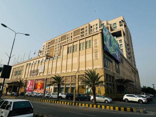 Lahore Hotel | Gold Crest