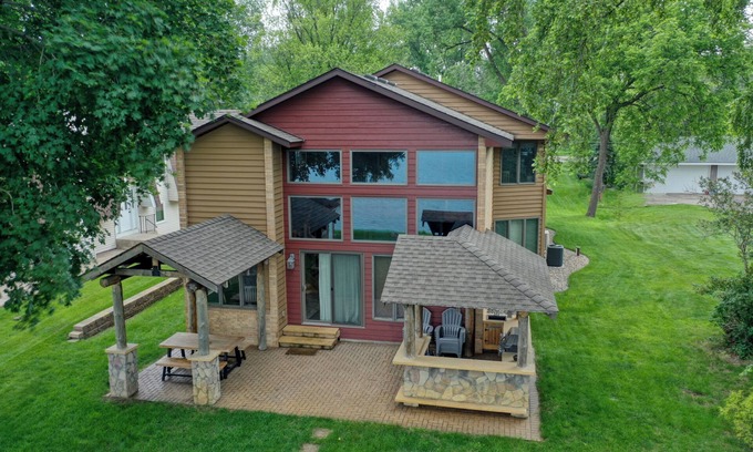 Forest Lake Casa | Gold Goast - North Shore Trail 3-bedroom on 1st Lake of Forest Lake