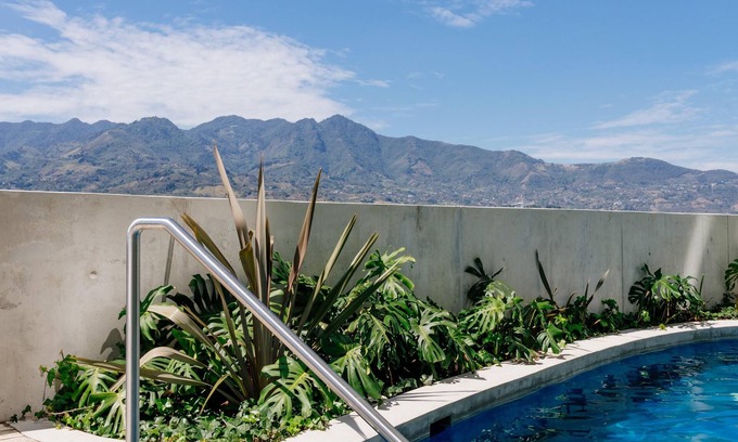 Mata Redonda Apartamento | Gold Rabbit at 26, City Views and Wonderland Vibes!