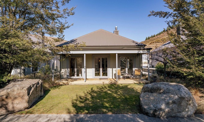 Cardrona Casa | Gold Rush Chalet - Cardrona Holiday Home