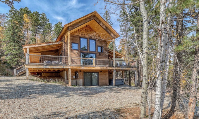Deadwood Casa | Gold Strike Inn - Dry Sauna, Game Room, Hot tub and Exercise Room!